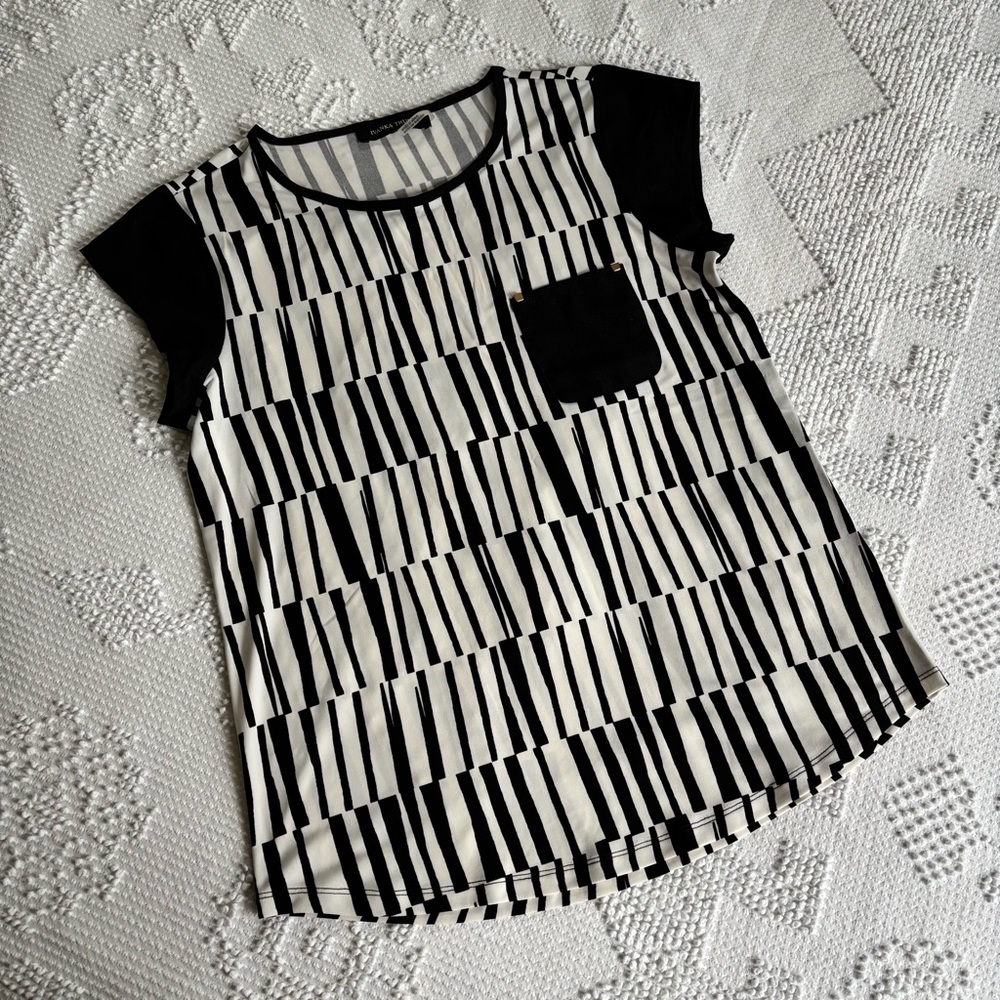 Ivanka Trump women’s size small black‎ and white cap sleeve chest pocket shirt